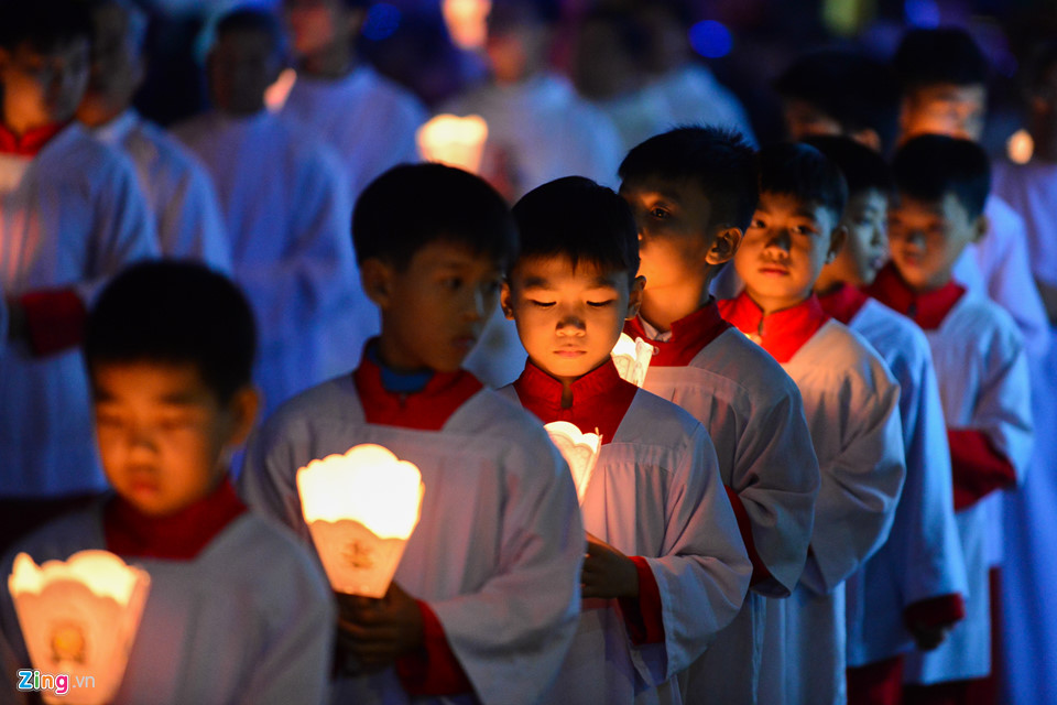 Hàng nghìn người rước tượng Chúa Hài Đồng đêm Giáng sinh